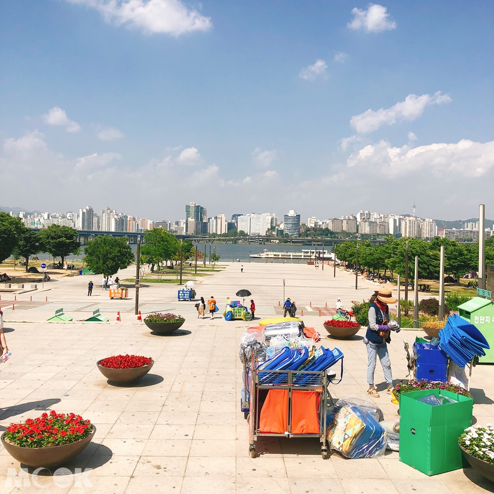 汝矣島漢江公園周邊租借帳篷的攤販