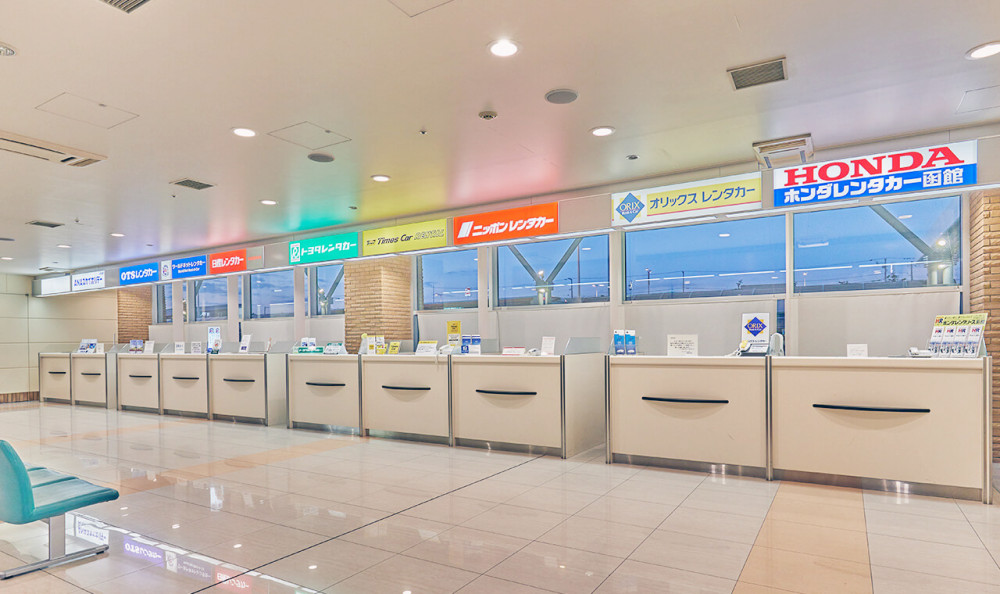 日本北海道函館租車親子遊北海道函館機場國內線大廳1樓的租車櫃檯