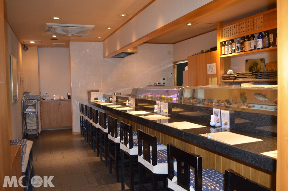 明石浦正本店一樓吧檯