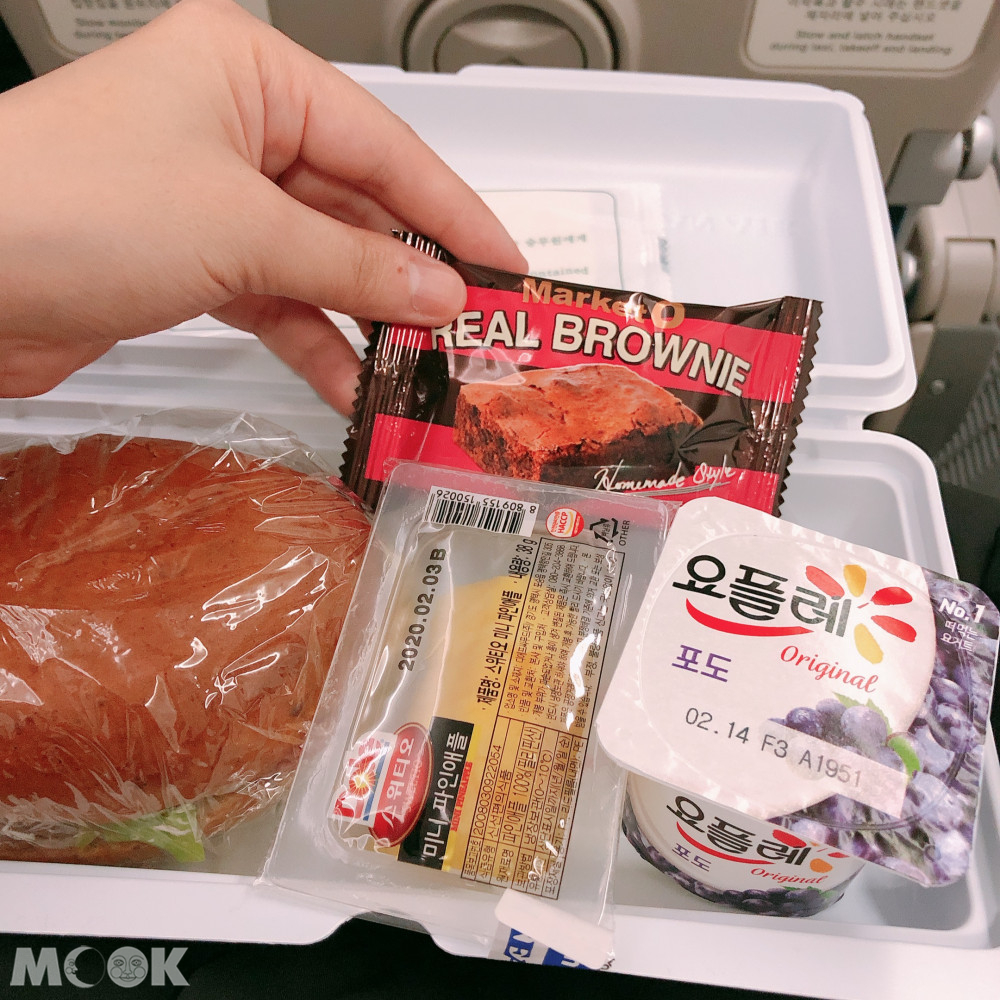 個別包裝的餐點好像更方便帶下飛機了