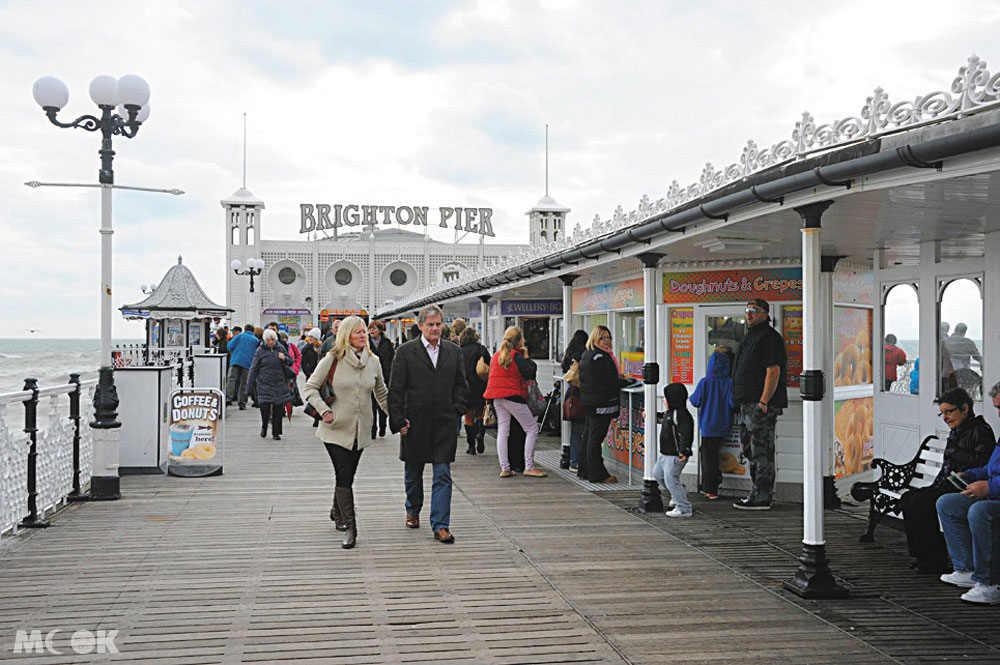 在布萊頓碼頭Brighton pier要小心手上的食物被海鷗給叼走喔