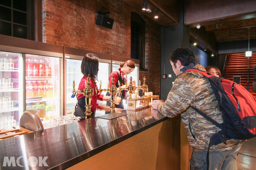札幌啤酒博物館1樓的Star Hall販售啤酒