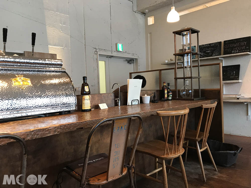 森彥咖啡2號店ATELIER Morihiko店內吧台區