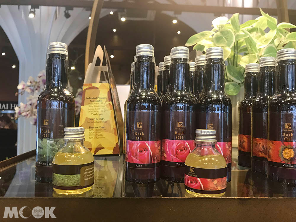 泰國 清邁 古城區 週日步行街 Rachadamnoen Rd.  Herb Basics