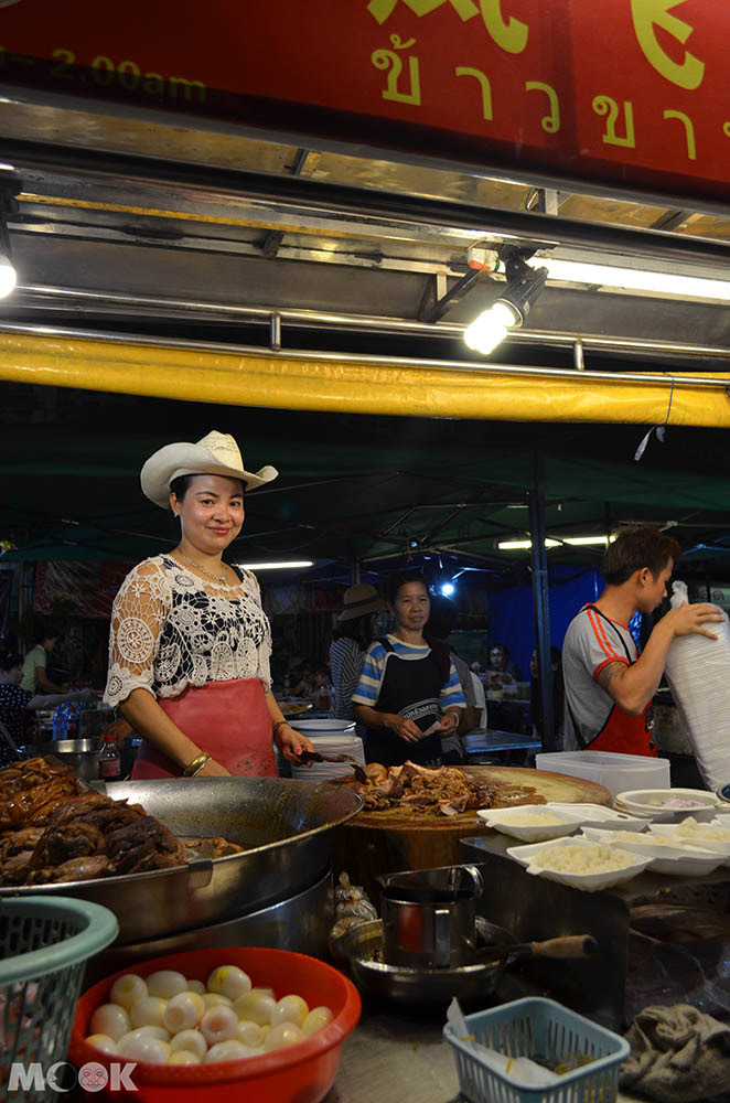 泰國 清邁 市集 夜市 乾帕門夜市 鳳飛飛豬腳飯