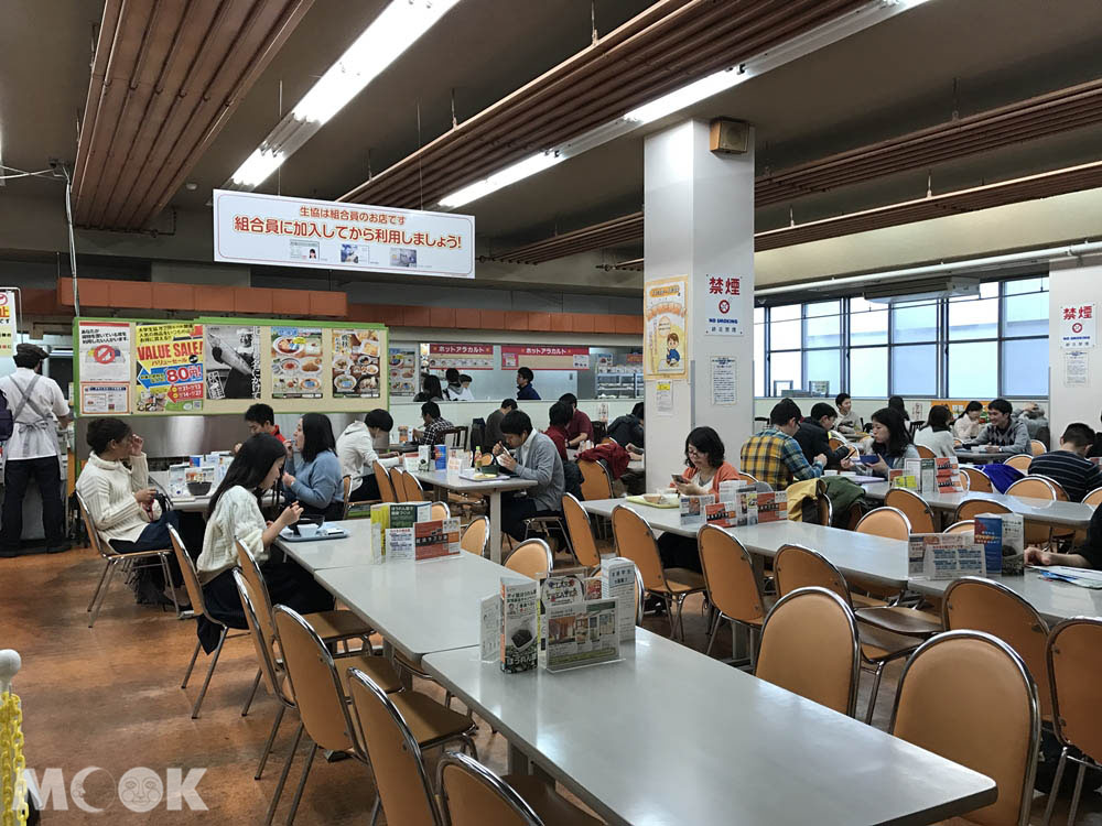 北海道大學的中央食堂內