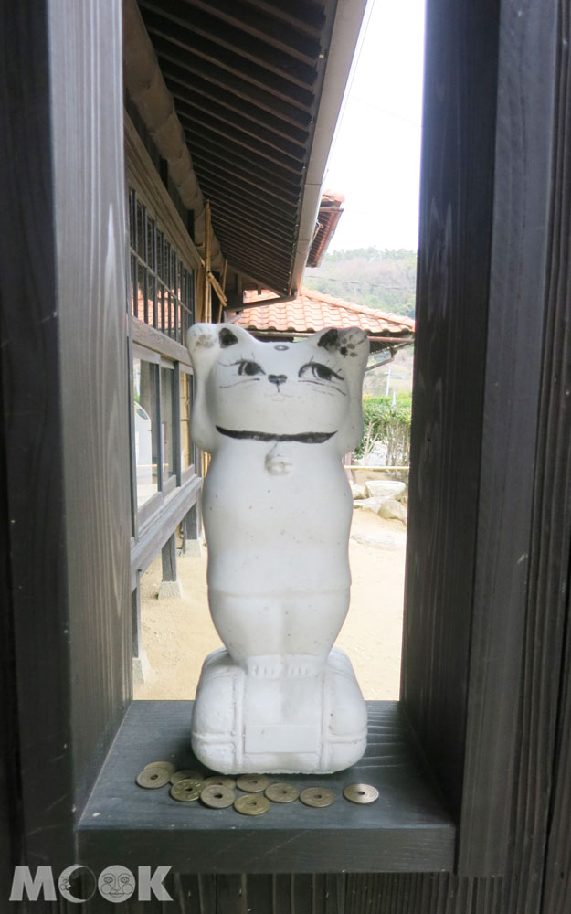 招財貓美術館(招き猫美術館)本館門外的招財貓
