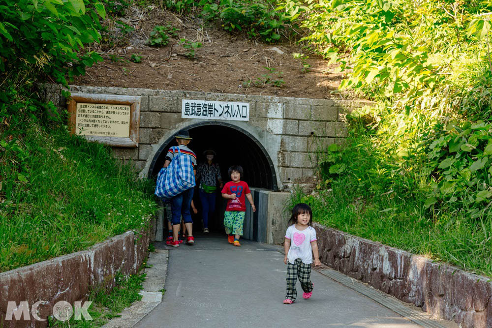 北海道積丹島武意海岸的隧道