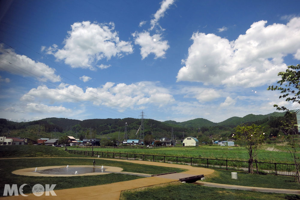 道の駅なないろ・ななえ(七色・七飯休息站) 的後方為戶外小公園以及噴泉戲水區