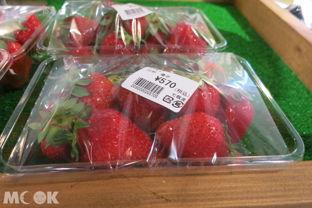 北海道七飯町的道の駅なないろ・ななえ(七色・七飯休息站) 大草莓