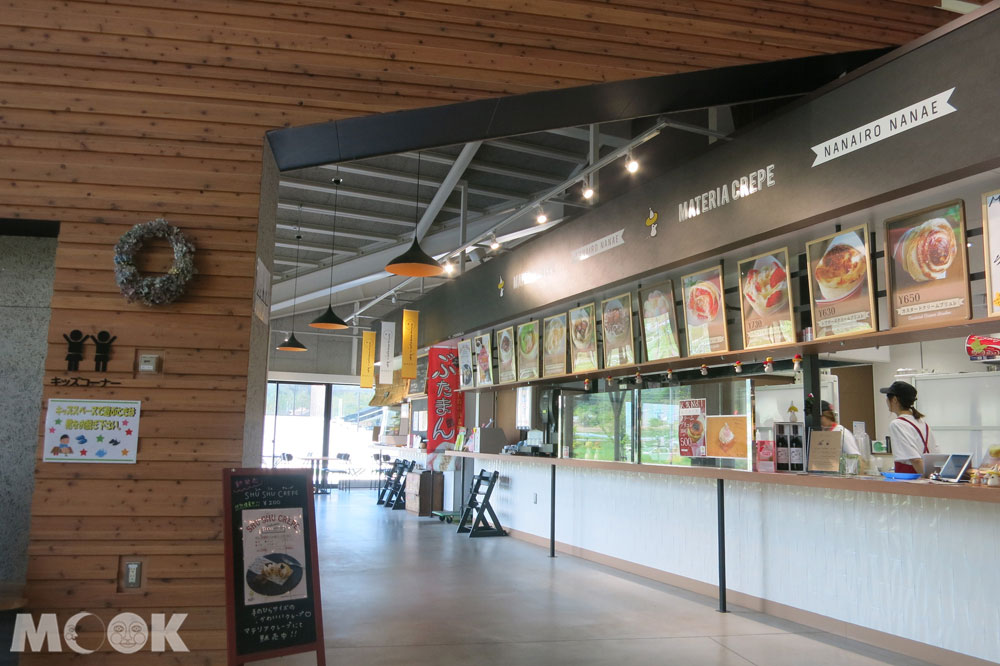 北海道七飯町的道の駅なないろ・ななえ(七色・七飯休息站) 各式口味的可麗餅