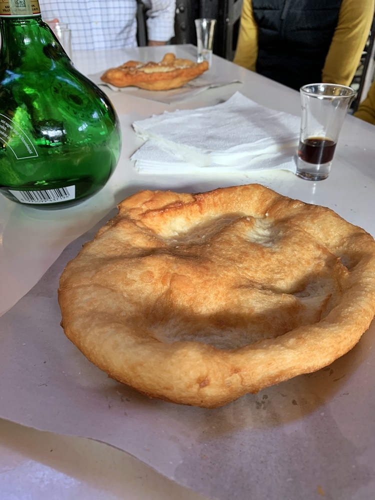 匈牙利經典小吃Lángos