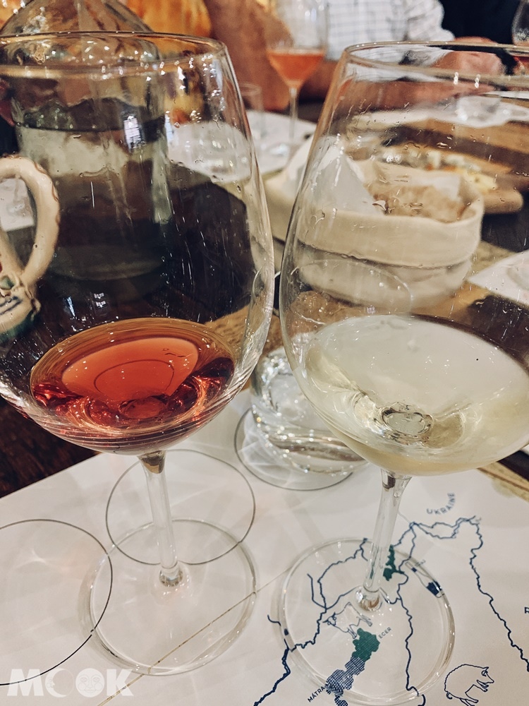 Tasting Table品嘗匈牙利甜點酒Tokaji Aszu