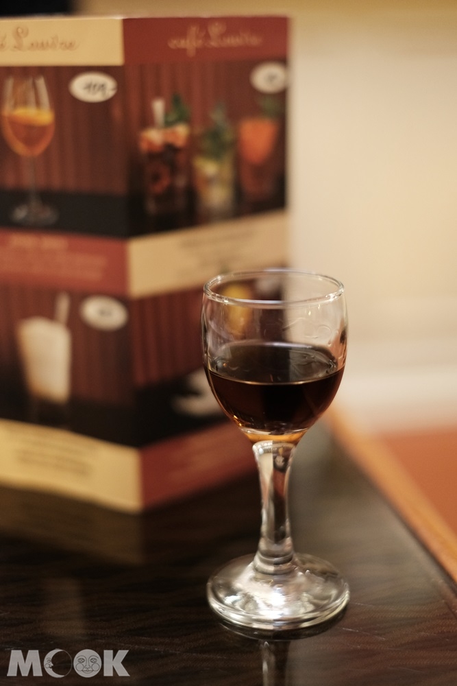 辣辣的消化酒(nut liquer)