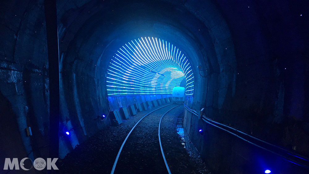 深澳鐵道自行車  光雕海底隧道 隧道內