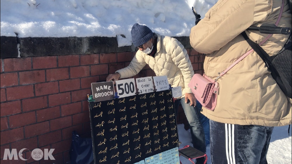 北海道小樽運河旁的小販或藝術家