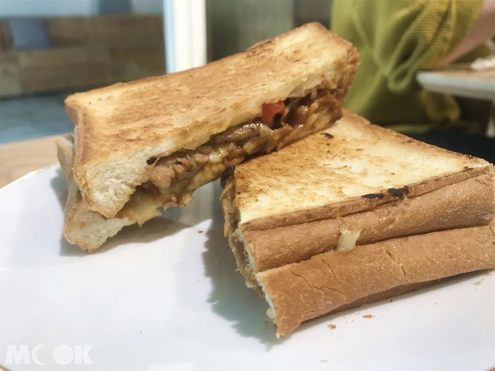 好初早餐中山店的限定品項炸醬吐司