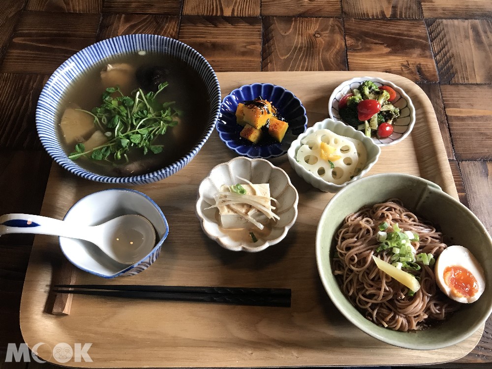 金瓜石祈堂老街老宅餐廳的雞湯料理