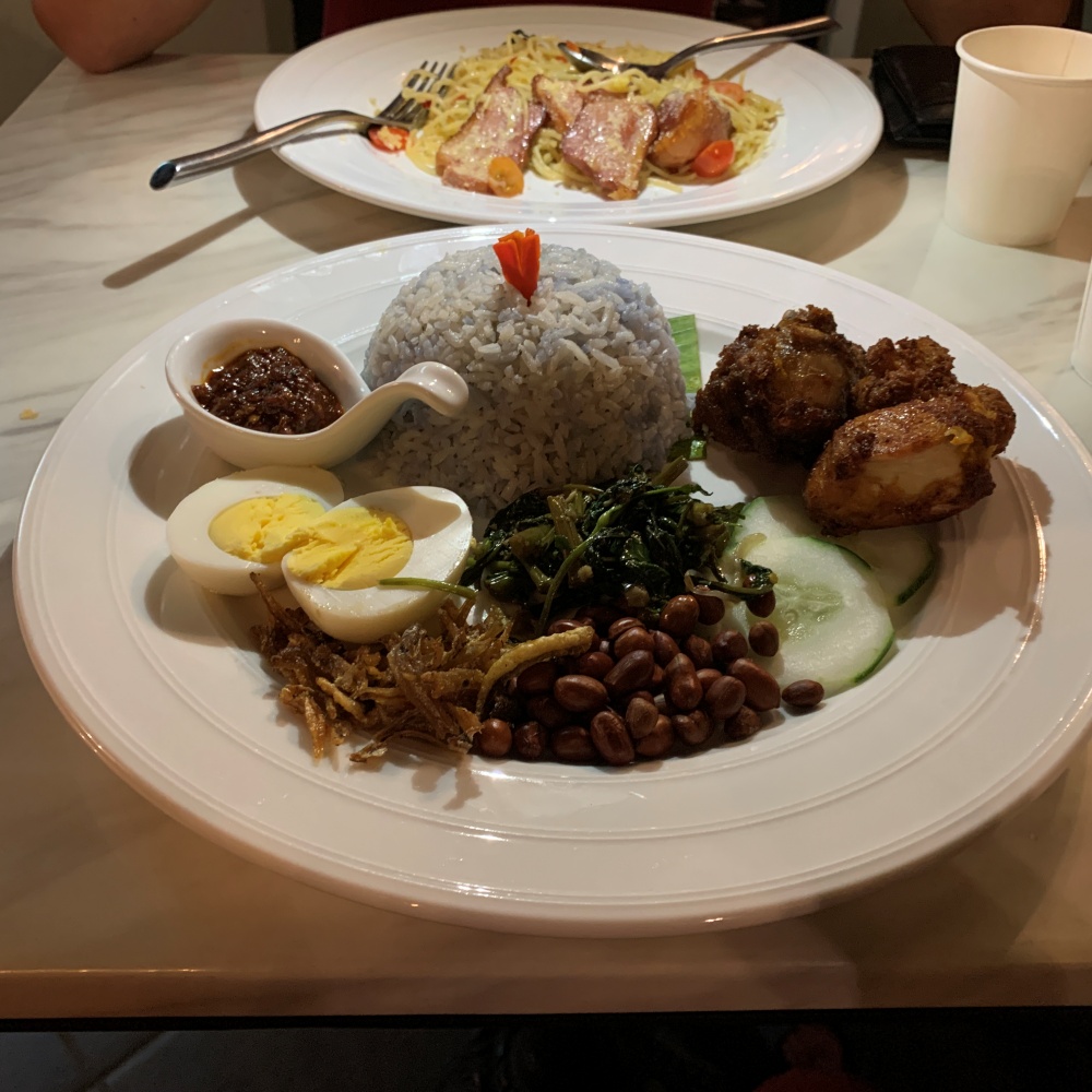 某餐廳的藍花飯Nasi Kerabu