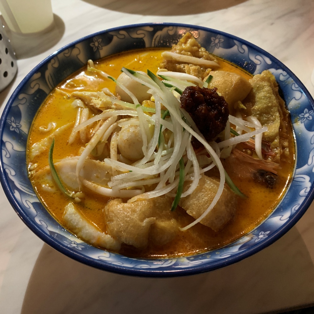 某餐廳的咖哩湯麵