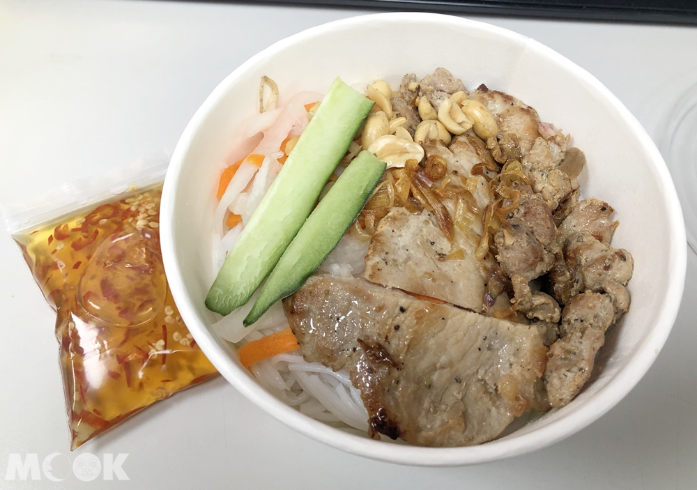 Bánh mì 越式法國麵包-香煎里肌肉米線