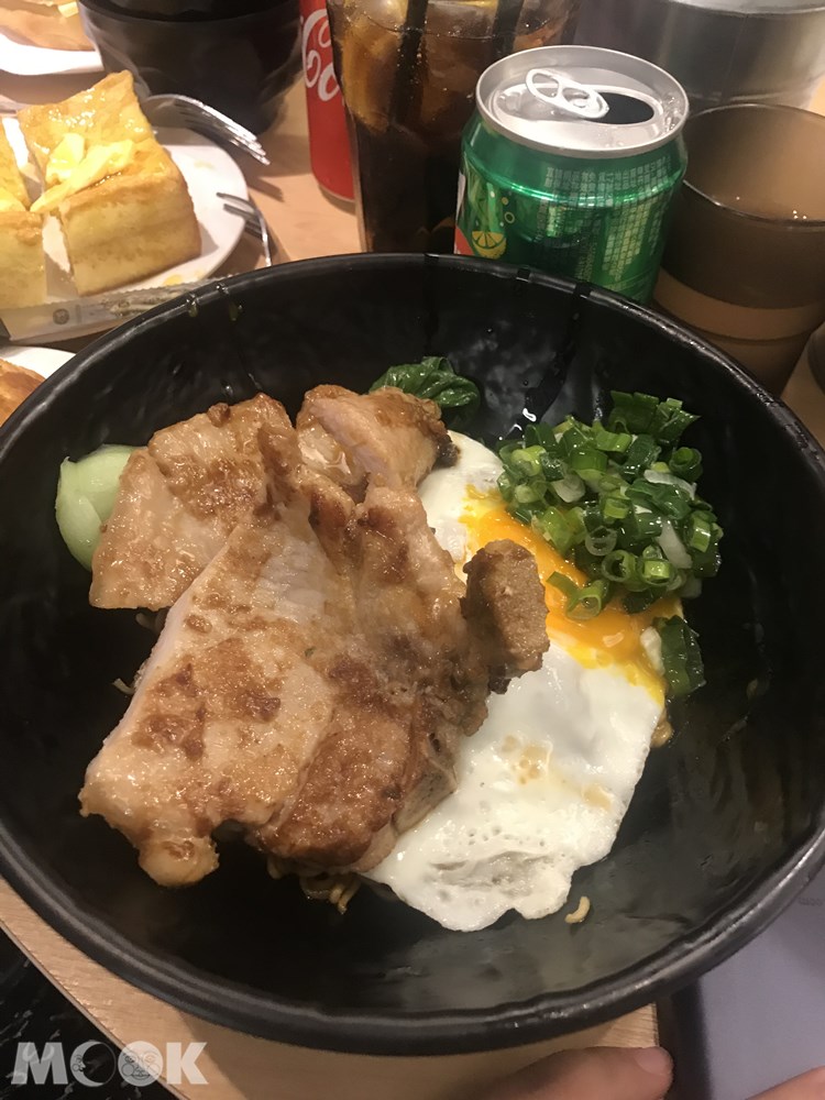 台灣 台北 華嫂冰室 油蔥豬扒撈丁