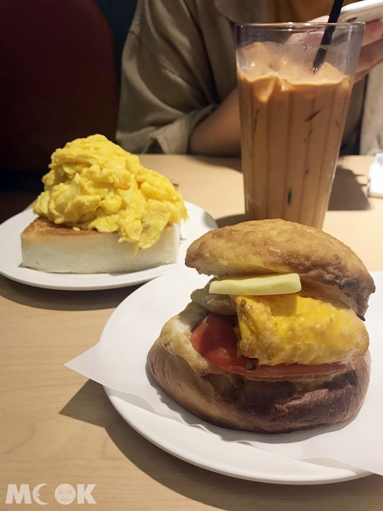 台灣 台北 華嫂冰室 招牌菠蘿包 凍奶茶 炒蛋多士