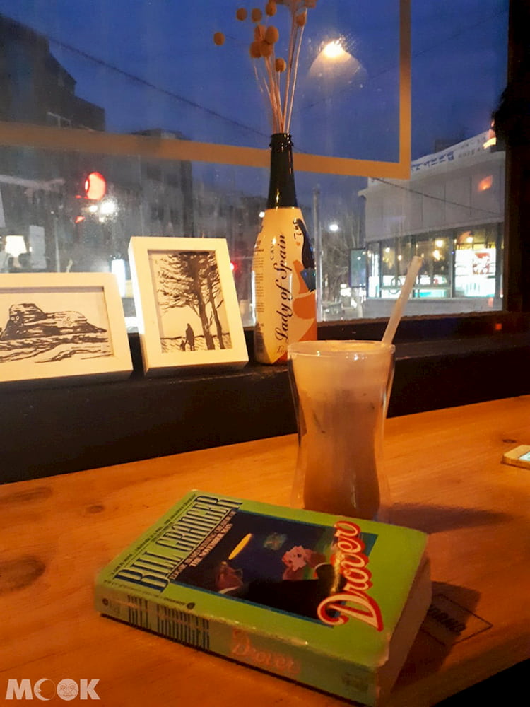 菜單是夾在舊舊的原文書內