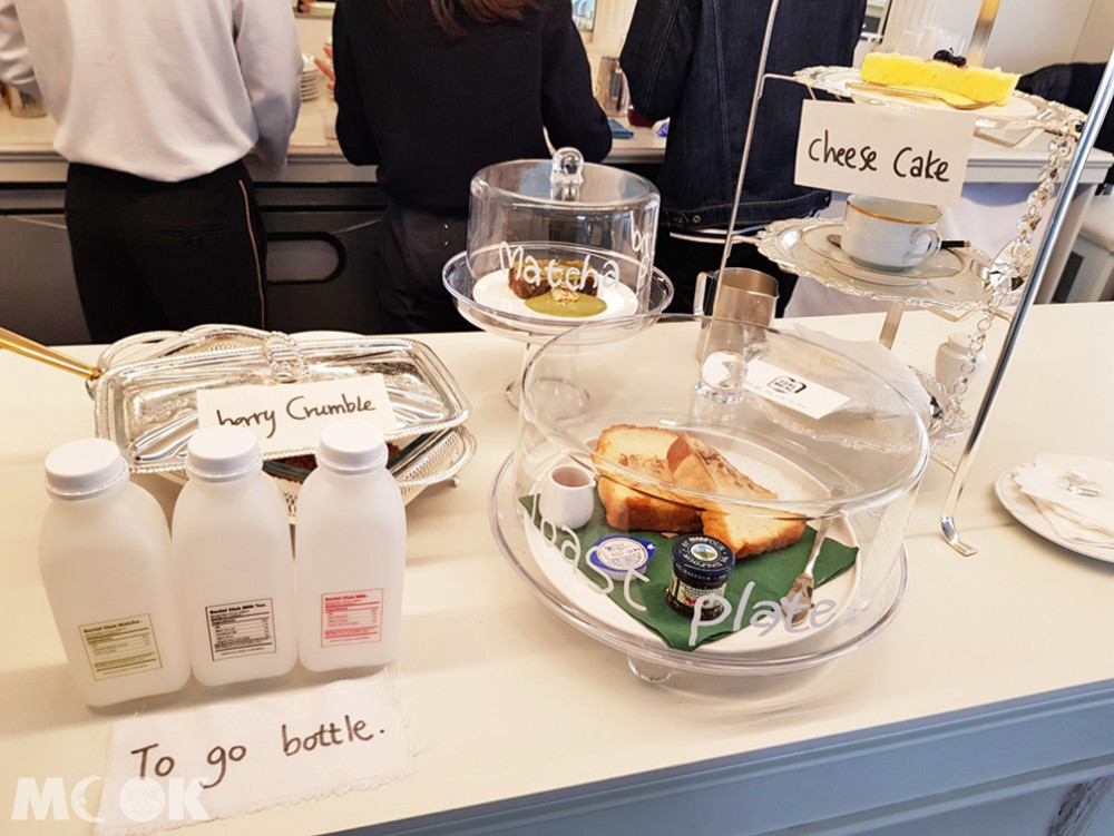 Socail Club Milk Tea是主打，是外帶瓶裝的伯爵奶茶