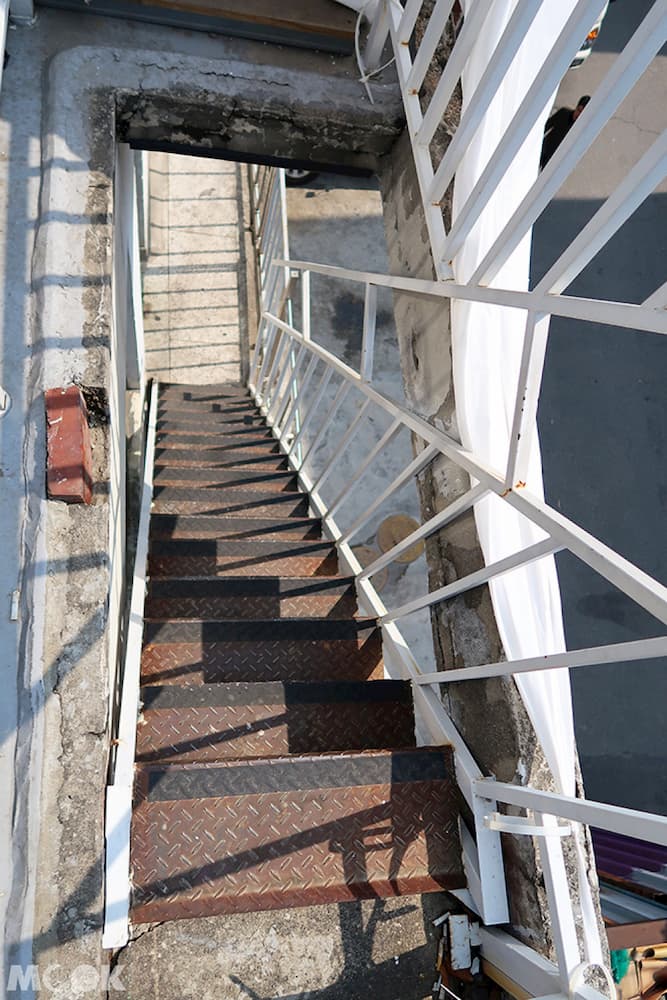 聖水洞REDO ELEPHANT二樓通往三樓的樓梯