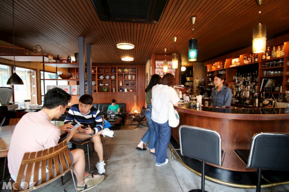 Fuglen店內溫馨裝潢