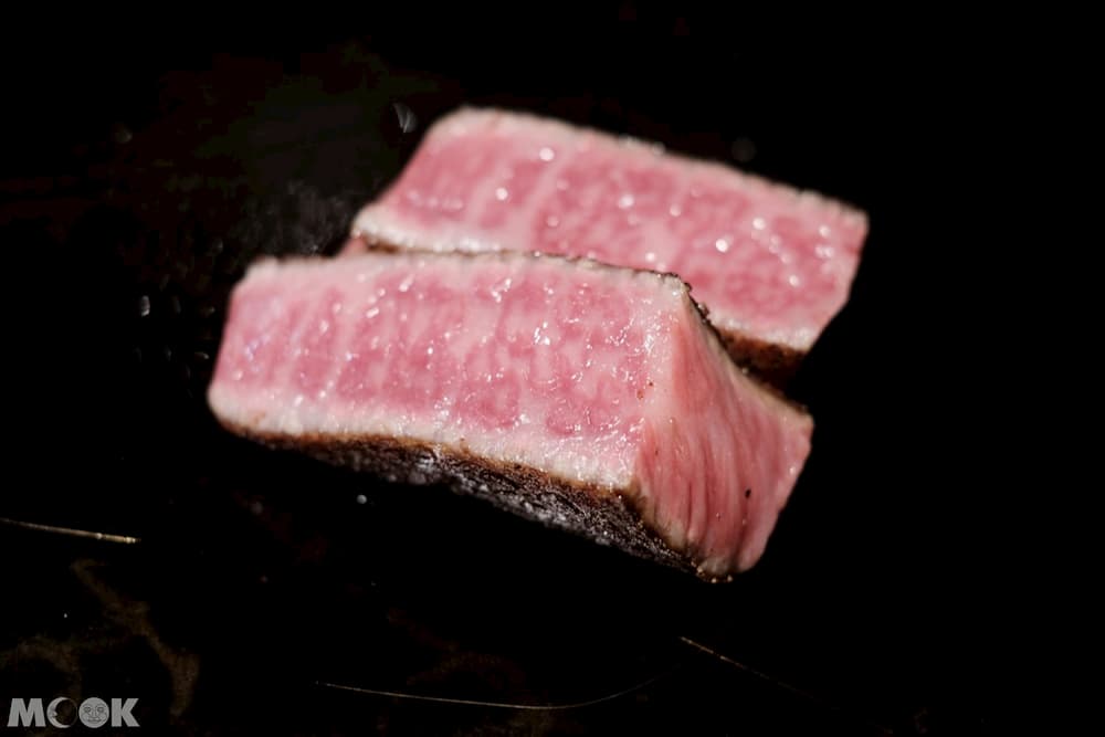 雪月花主菜的牛排肉質選擇有黑毛和牛跟神戶牛