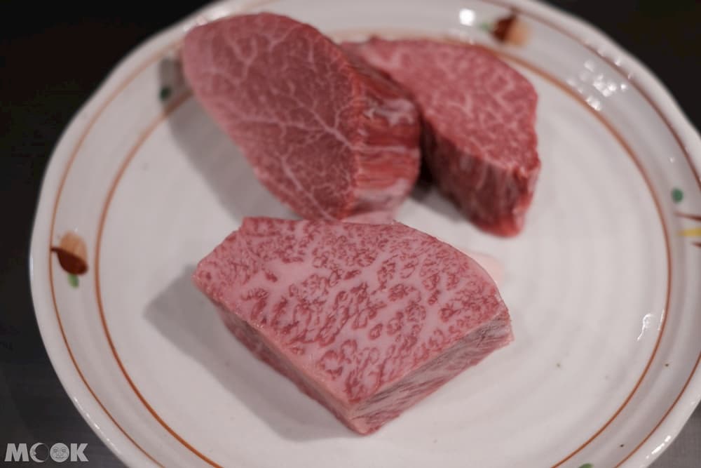 雪月花神戶牛脂肪細緻地網佈在肉上