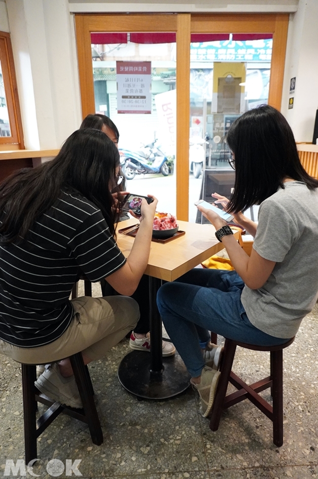 台灣台北市 中正區 東門站 金雞母刨冰甜品專門店 店內座位區