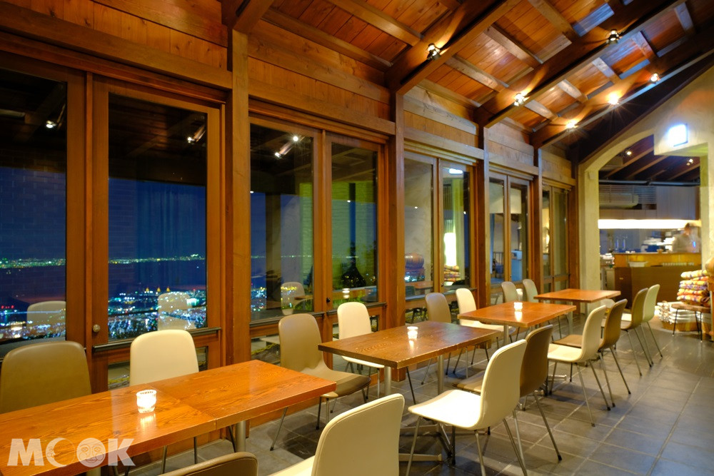 六甲山歐風Granite Café落地窗區