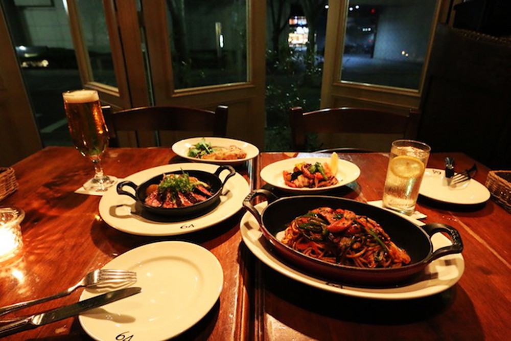 Bar & Bistro 64招牌餐點是那不勒斯義大利麵與手工麵包