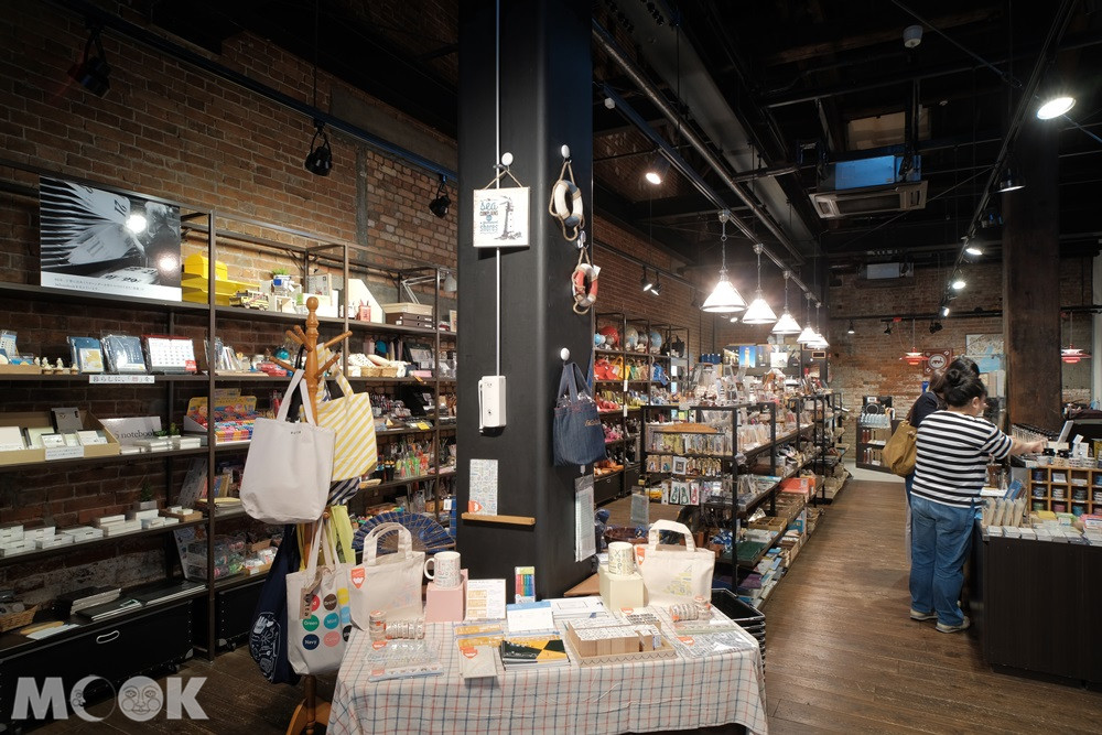 Nagasawa 神戶煉瓦倉庫店 - 店內有琳瑯滿目的獨特文具與雜貨