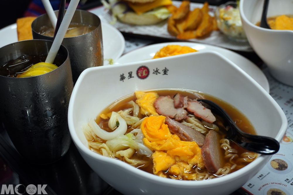 台灣台北市 大安區 忠孝敦化站 華星冰室 出前一丁雙拼