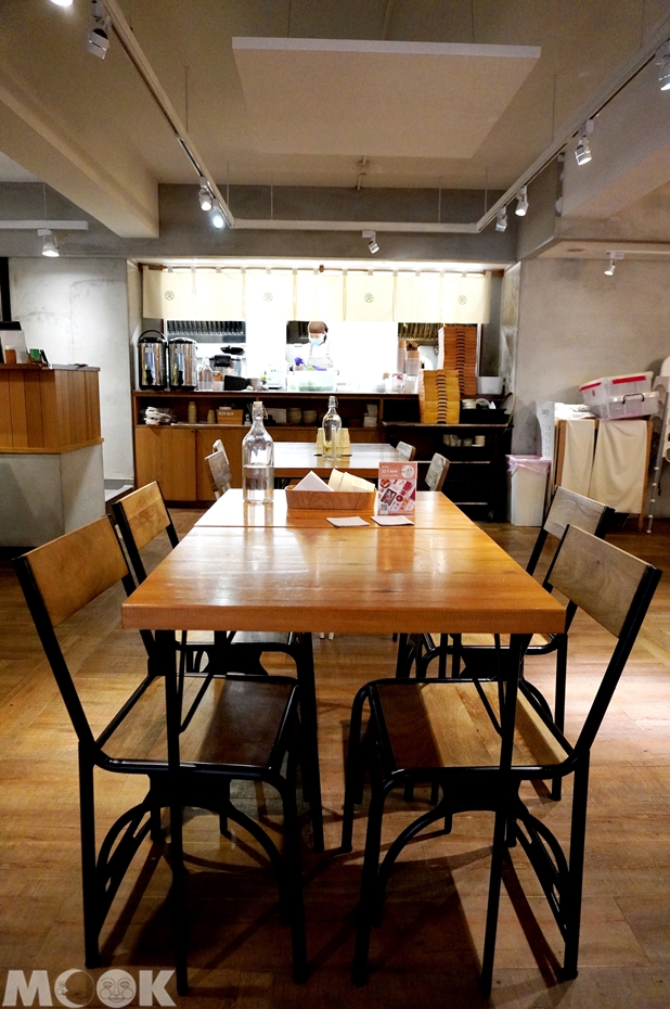 台灣台北市　忠孝敦化站　元禾食堂　用餐環境