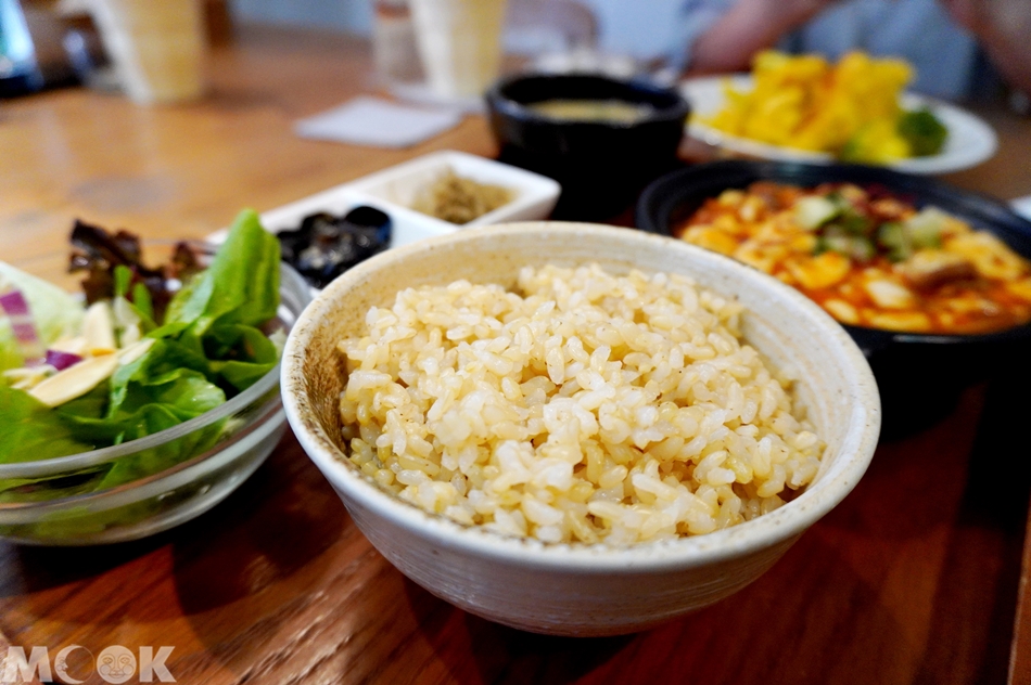 台灣台北市　忠孝敦化站　元禾食堂　有機糙米