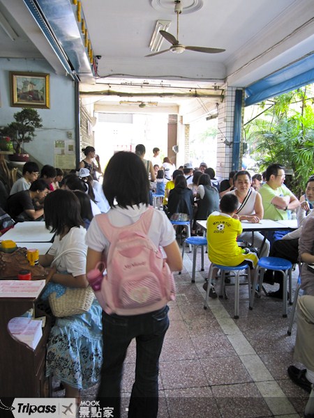 莉莉水果店的人潮