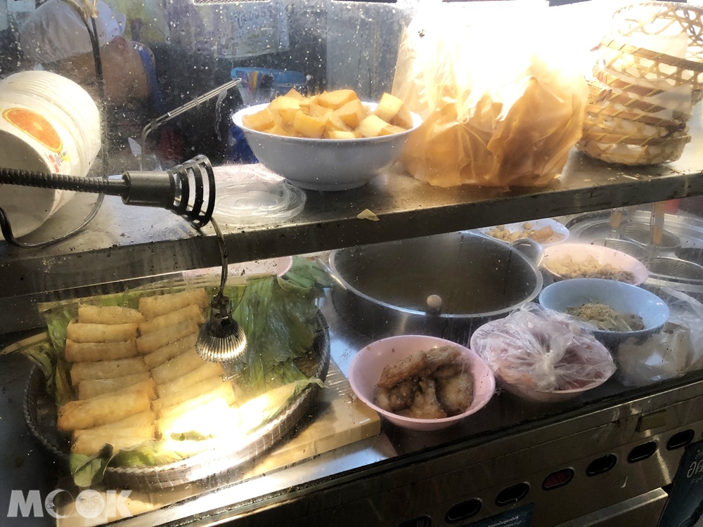 哈哈羅55泰式船麵-看不太清楚的食物