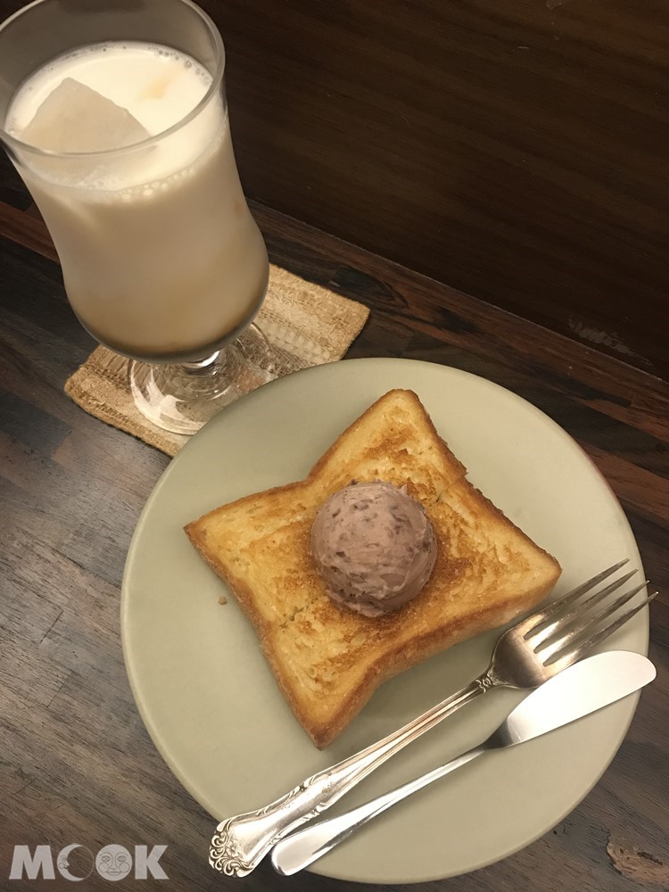 喫茶店香必吃的紅豆奶油吐司