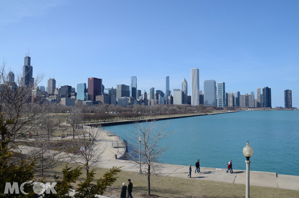 從寫第水族館看芝加哥天際線