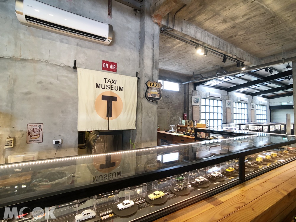 TAXI Museum 計程車博物館 像迴轉壽司一樣的展示