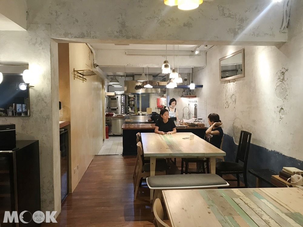 民生社區新開的複合式餐廳白麗塔