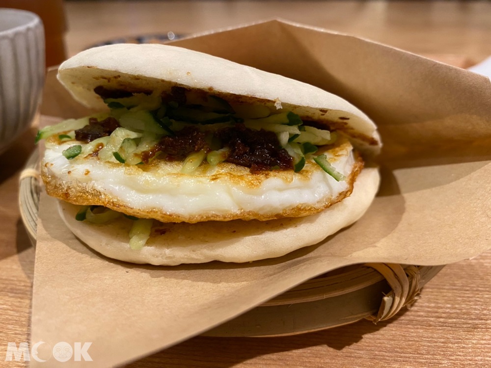 民生社區白麗塔的炸醬蛋肉夾饃