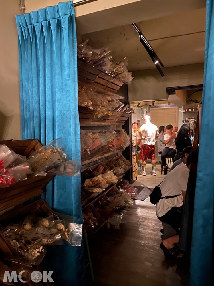 台北 忠孝新生站 週末炸雞俱樂部 酒吧 內部 炸雞