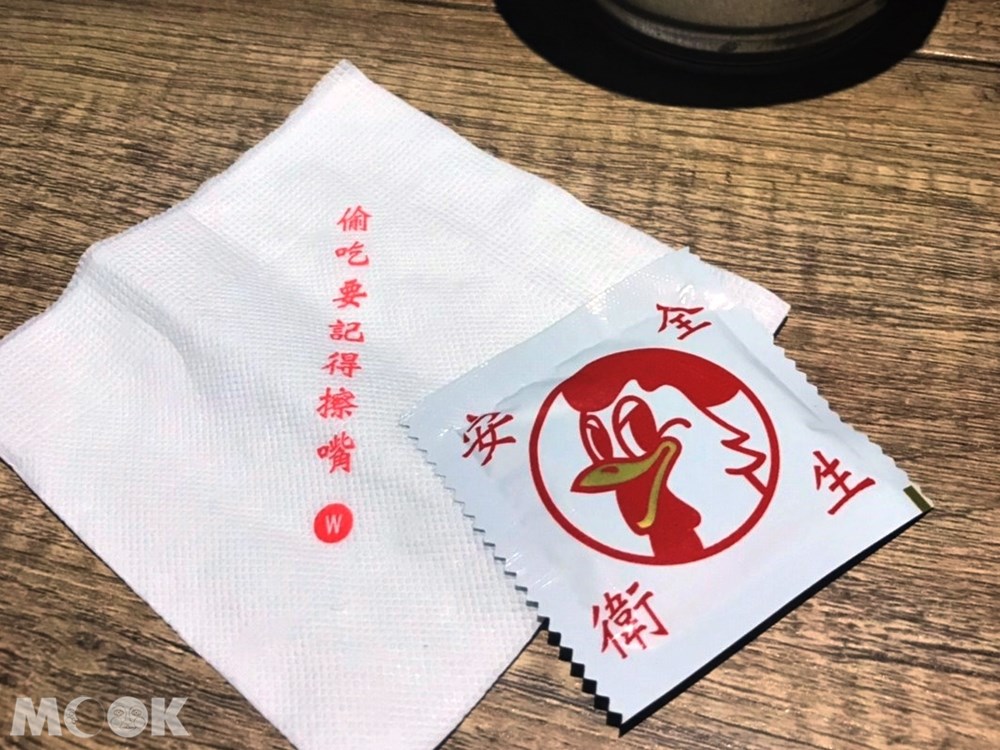 台北 忠孝新生站 週末炸雞俱樂部 手套 紙巾