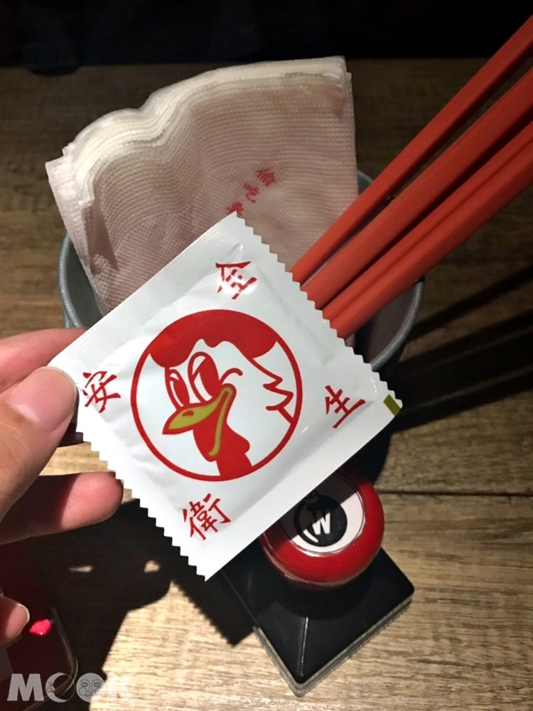 台北 忠孝新生站 週末炸雞俱樂部 手套